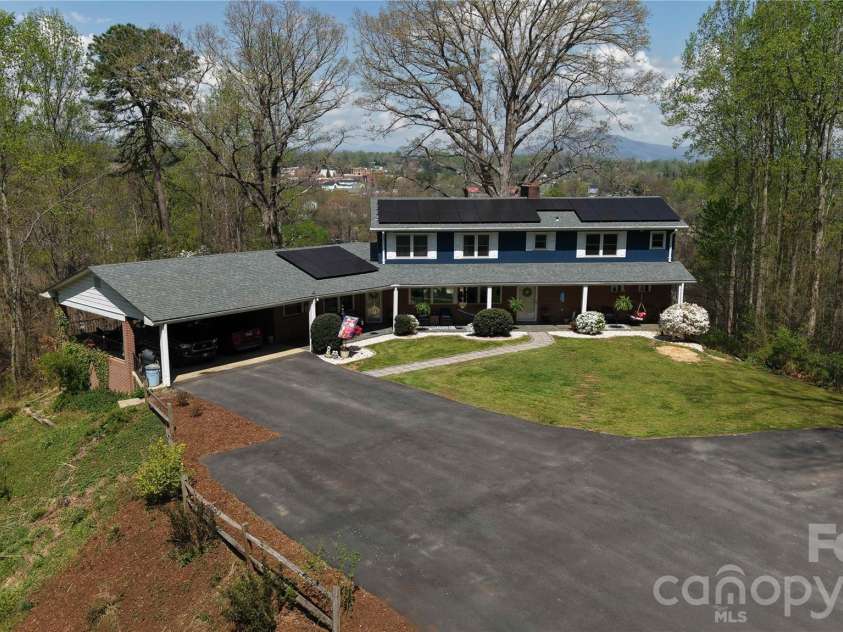 56 Glenview Street, Marion, NC 28752.  MLS# CAR4364274, YatesRealty ID 9211. 