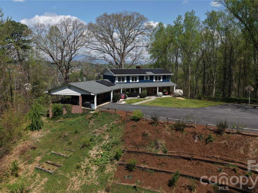 56 Glenview Street, Marion, NC 28752.  MLS# CAR4364274, YatesRealty ID 9211. 