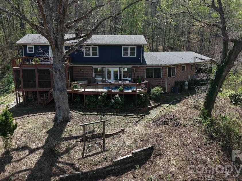 56 Glenview Street, Marion, NC 28752.  MLS# CAR4364274, YatesRealty ID 9211. 