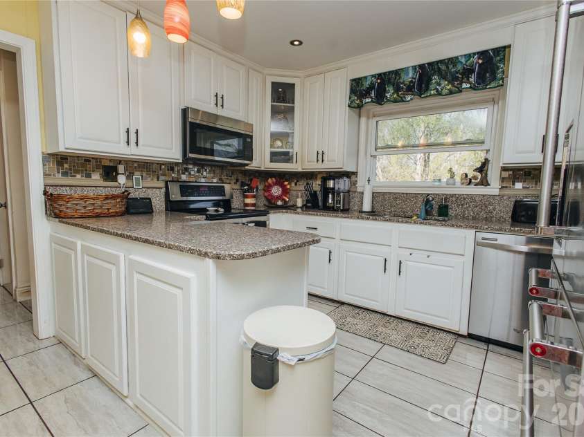 56 Glenview Street, Marion, NC 28752.  MLS# CAR4364274, YatesRealty ID 9211. 
