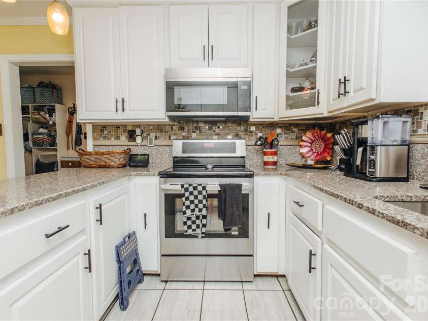 56 Glenview Street, Marion, NC 28752.  MLS# CAR4364274, YatesRealty ID 9211. 