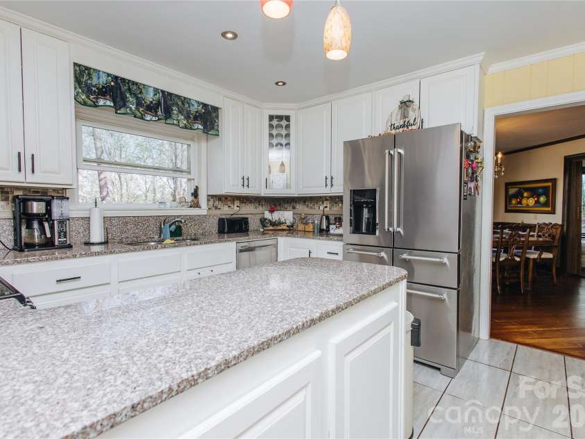 56 Glenview Street, Marion, NC 28752.  MLS# CAR4364274, YatesRealty ID 9211. 