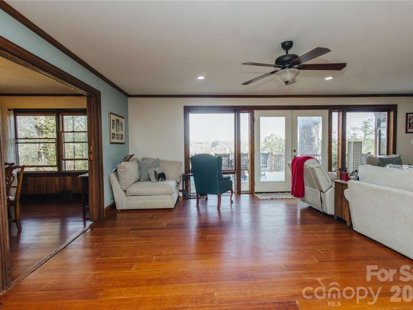 56 Glenview Street, Marion, NC 28752.  MLS# CAR4364274, YatesRealty ID 9211. 