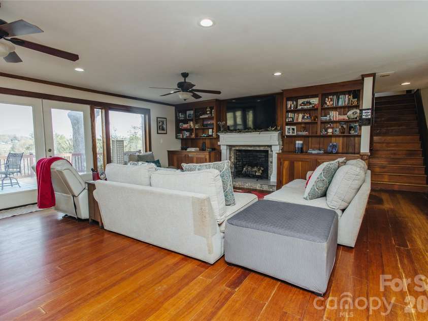 56 Glenview Street, Marion, NC 28752.  MLS# CAR4364274, YatesRealty ID 9211. 