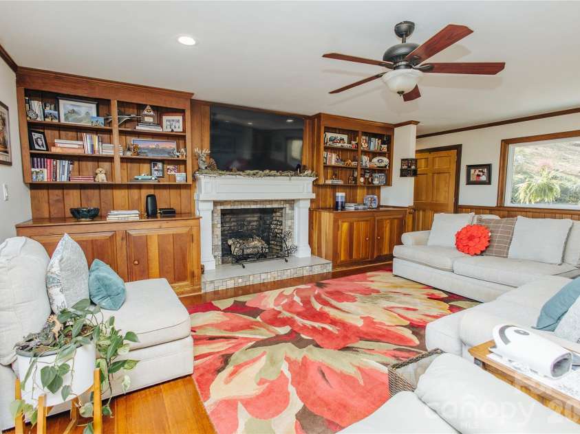 56 Glenview Street, Marion, NC 28752.  MLS# CAR4364274, YatesRealty ID 9211. 