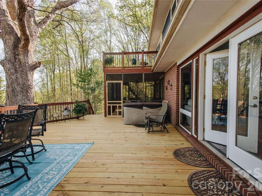 56 Glenview Street, Marion, NC 28752.  MLS# CAR4364274, YatesRealty ID 9211. 