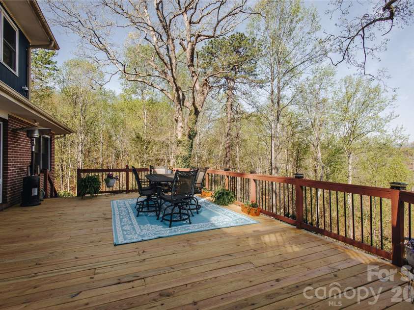 56 Glenview Street, Marion, NC 28752.  MLS# CAR4364274, YatesRealty ID 9211. 