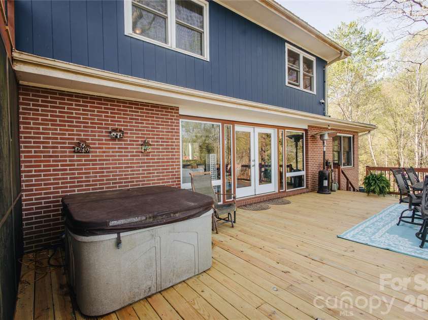 56 Glenview Street, Marion, NC 28752.  MLS# CAR4364274, YatesRealty ID 9211. 