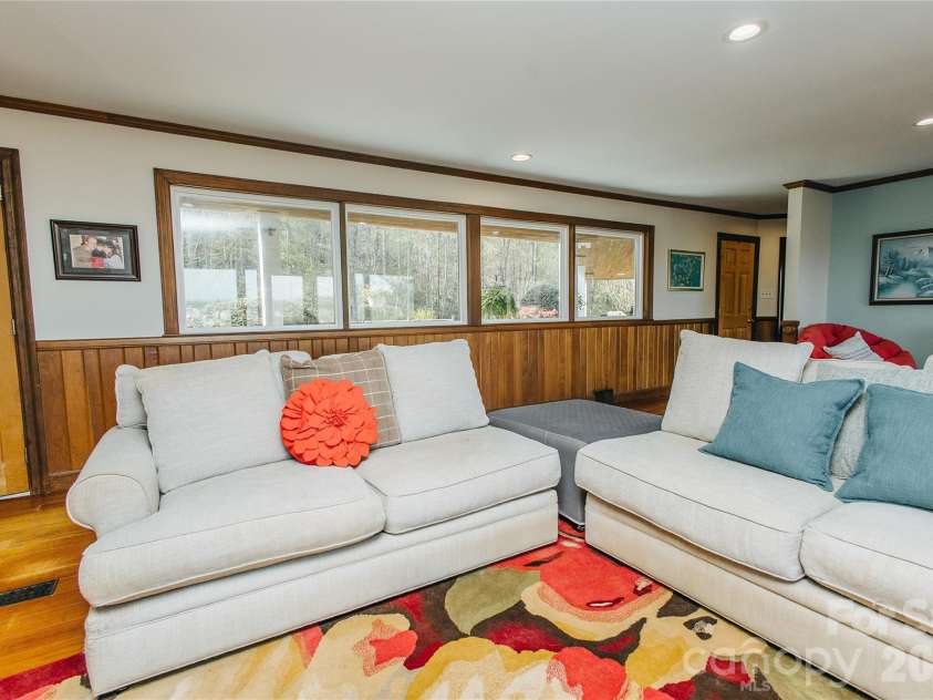 56 Glenview Street, Marion, NC 28752.  MLS# CAR4364274, YatesRealty ID 9211. 