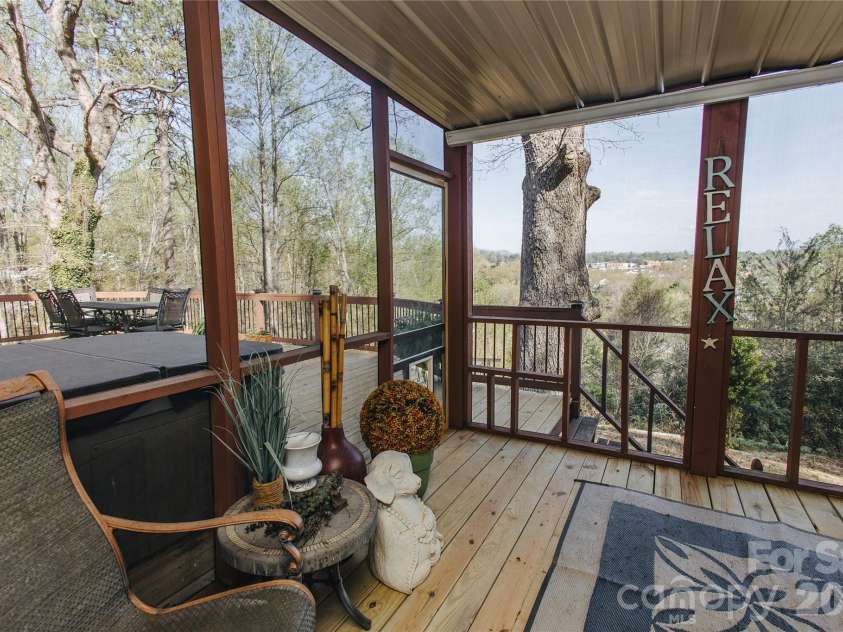 56 Glenview Street, Marion, NC 28752.  MLS# CAR4364274, YatesRealty ID 9211. 