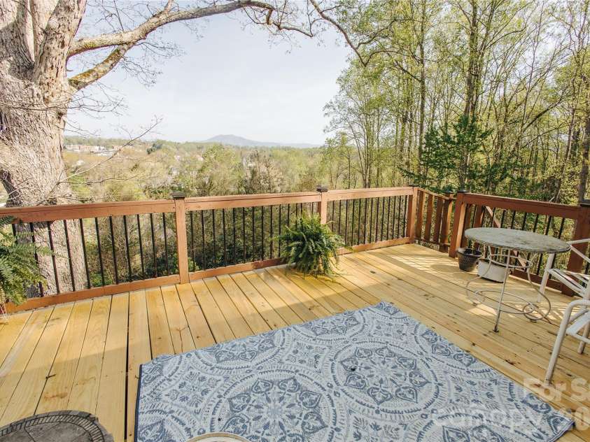 56 Glenview Street, Marion, NC 28752.  MLS# CAR4364274, YatesRealty ID 9211. 