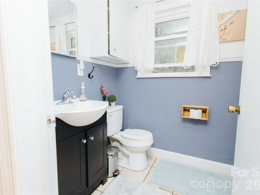 56 Glenview Street, Marion, NC 28752.  MLS# CAR4364274, YatesRealty ID 9211. 