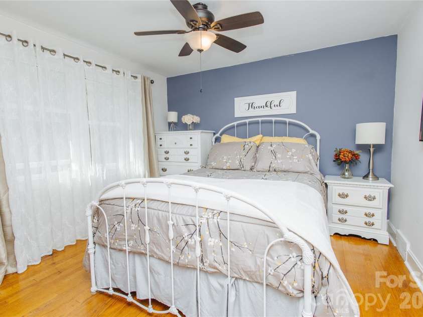 56 Glenview Street, Marion, NC 28752.  MLS# CAR4364274, YatesRealty ID 9211. 