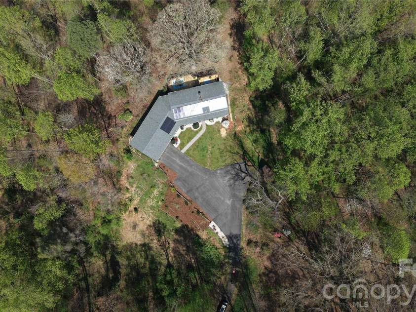 56 Glenview Street, Marion, NC 28752.  MLS# CAR4364274, YatesRealty ID 9211. 