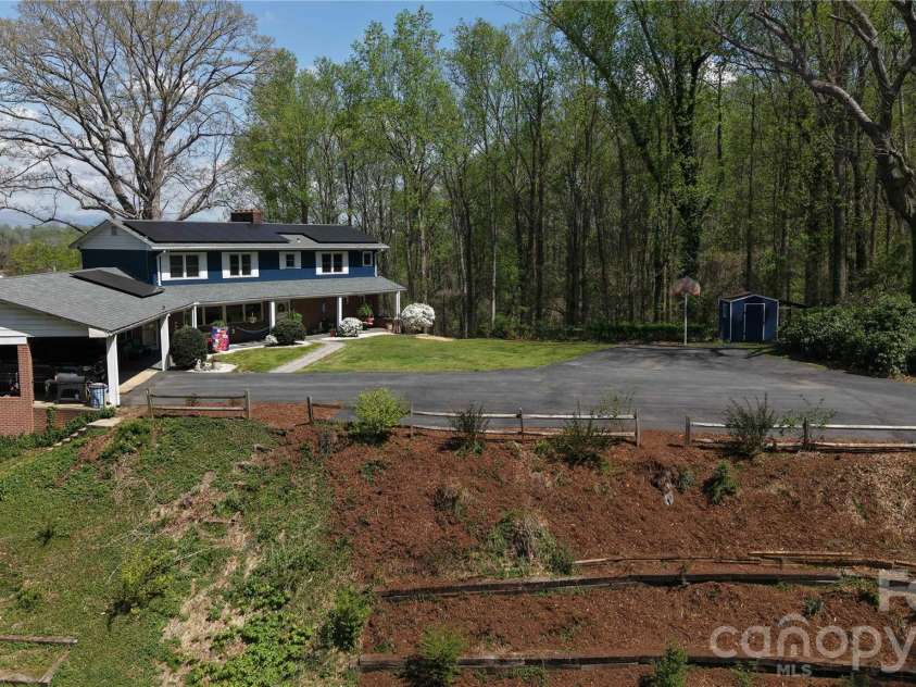 56 Glenview Street, Marion, NC 28752.  MLS# CAR4364274, YatesRealty ID 9211. 