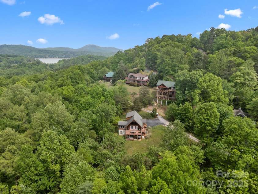 173 Mistletoe Park, Lake Lure, NC 28746.  MLS# CAR4252305, YatesRealty ID 9215. 3 minutes to Lake Lure Beach!