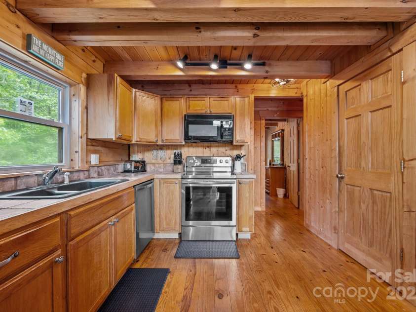 173 Mistletoe Park, Lake Lure, NC 28746.  MLS# CAR4252305, YatesRealty ID 9215. 