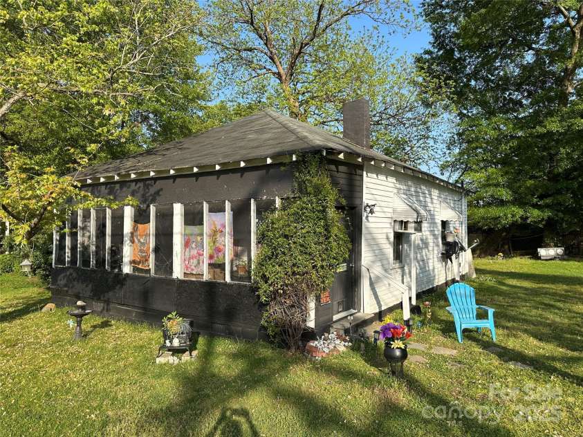 1210 Congress Street, Gastonia, NC 28054.  MLS# CAR4249133, YatesRealty ID 9216. 
