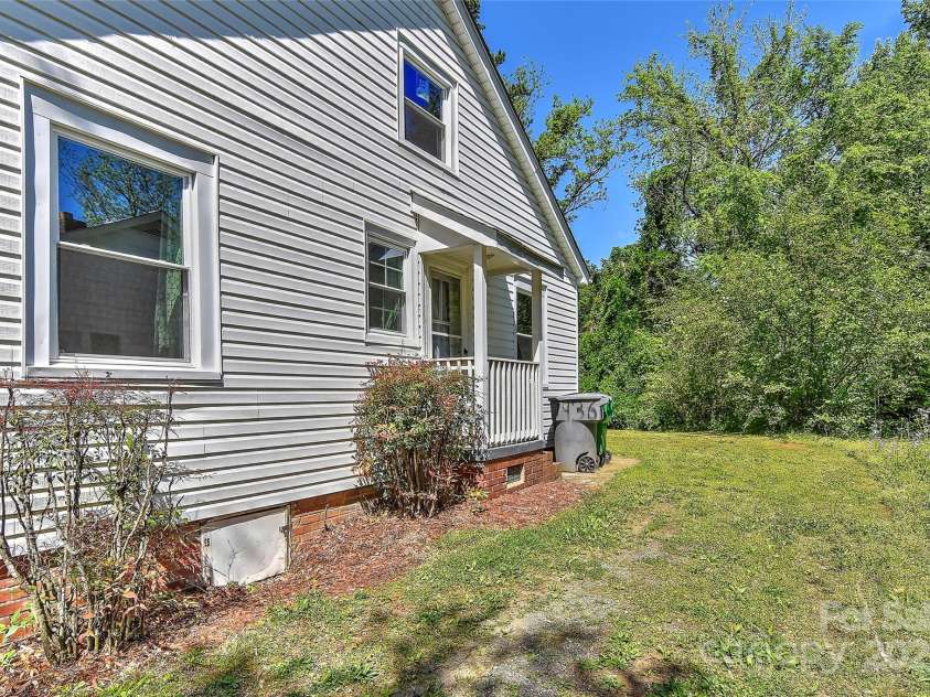 1944 Garibaldi Avenue, Charlotte, NC 28208.  MLS# CAR4247920, YatesRealty ID 9217. 