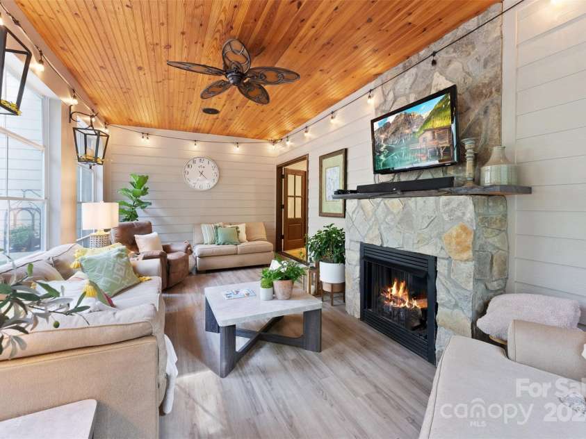 534 Coman Lane, Kings Mountain, NC 28086.  MLS# CAR4181106, YatesRealty ID 9218. 