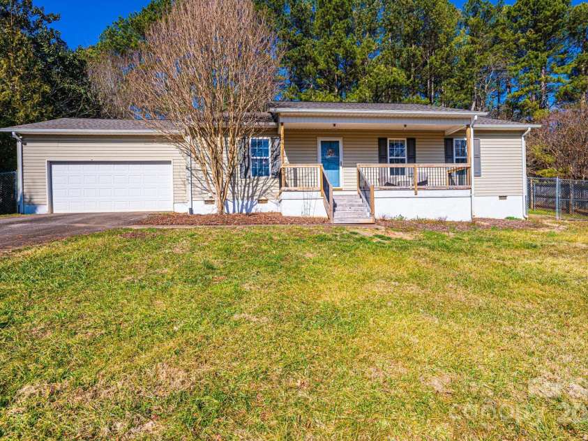 3415 23rd Street, Hickory, NC 28601.  MLS# CAR4226836, YatesRealty ID 9219. 
