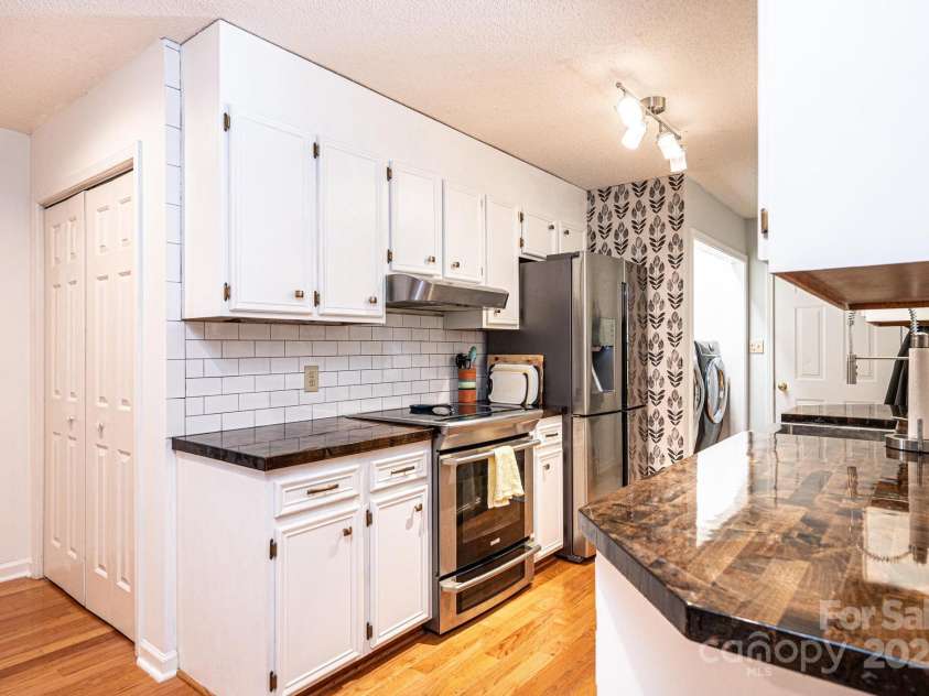 3415 23rd Street, Hickory, NC 28601.  MLS# CAR4226836, YatesRealty ID 9219. 