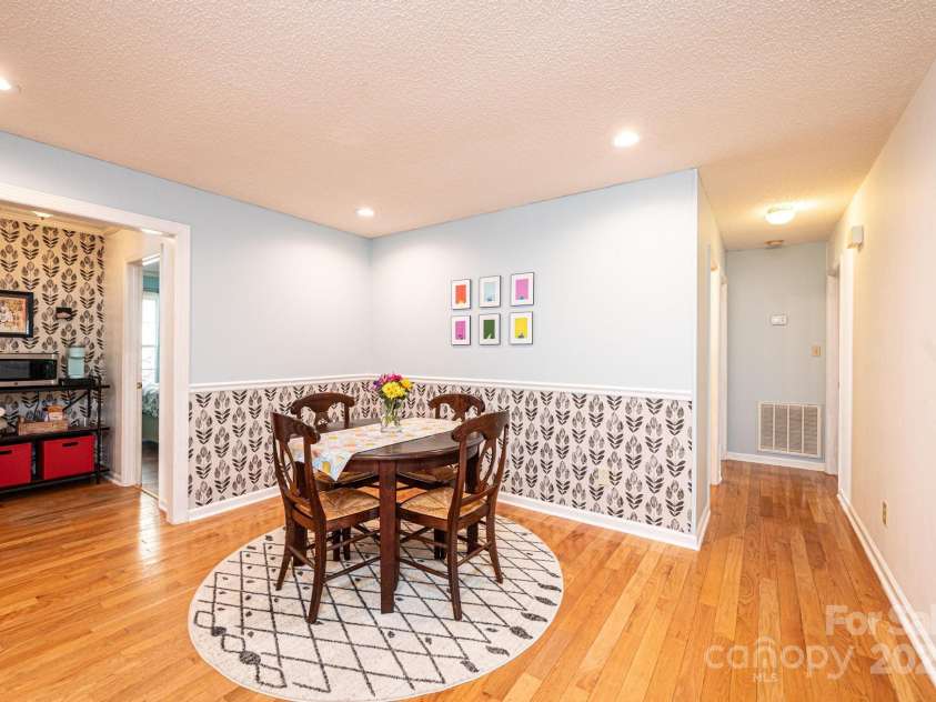 3415 23rd Street, Hickory, NC 28601.  MLS# CAR4226836, YatesRealty ID 9219. 