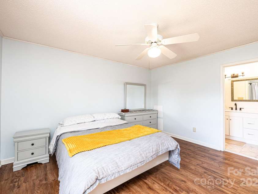 3415 23rd Street, Hickory, NC 28601.  MLS# CAR4226836, YatesRealty ID 9219. 