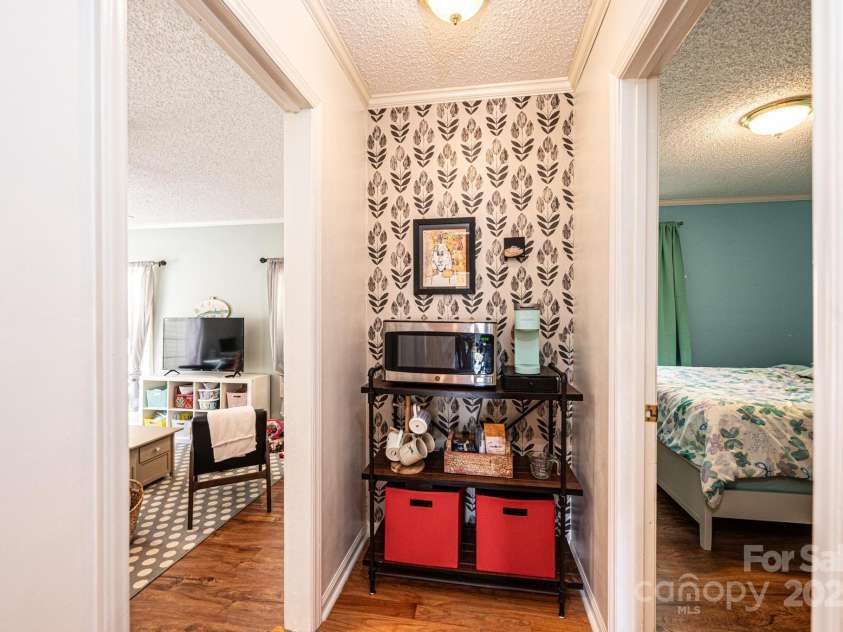 3415 23rd Street, Hickory, NC 28601.  MLS# CAR4226836, YatesRealty ID 9219. 