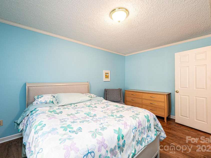 3415 23rd Street, Hickory, NC 28601.  MLS# CAR4226836, YatesRealty ID 9219. 