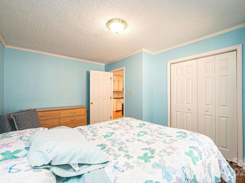 3415 23rd Street, Hickory, NC 28601.  MLS# CAR4226836, YatesRealty ID 9219. 
