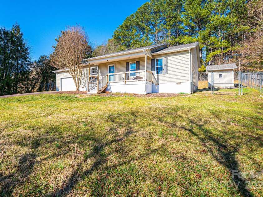 3415 23rd Street, Hickory, NC 28601.  MLS# CAR4226836, YatesRealty ID 9219. 