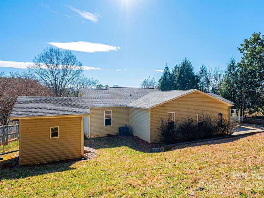 3415 23rd Street, Hickory, NC 28601.  MLS# CAR4226836, YatesRealty ID 9219. 
