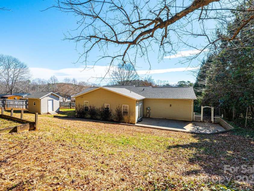 3415 23rd Street, Hickory, NC 28601.  MLS# CAR4226836, YatesRealty ID 9219. 