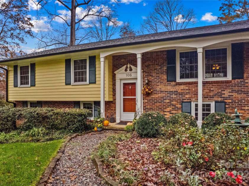 105 Buckingham Place, Statesville, NC 28625.  MLS# CAR4203171, YatesRealty ID 9221. 