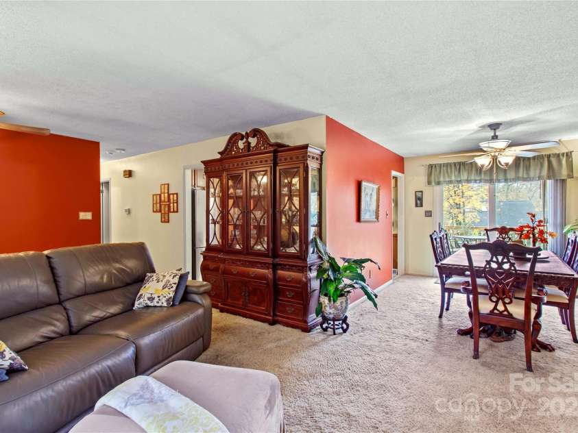 105 Buckingham Place, Statesville, NC 28625.  MLS# CAR4203171, YatesRealty ID 9221. 