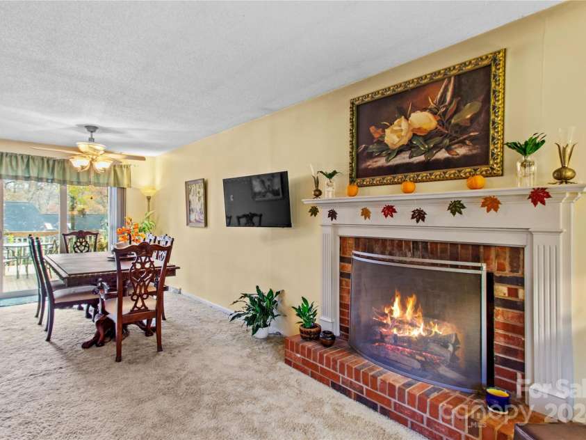 105 Buckingham Place, Statesville, NC 28625.  MLS# CAR4203171, YatesRealty ID 9221. 