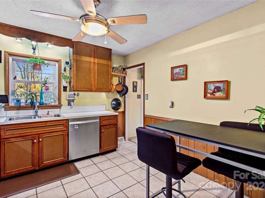 105 Buckingham Place, Statesville, NC 28625.  MLS# CAR4203171, YatesRealty ID 9221. 