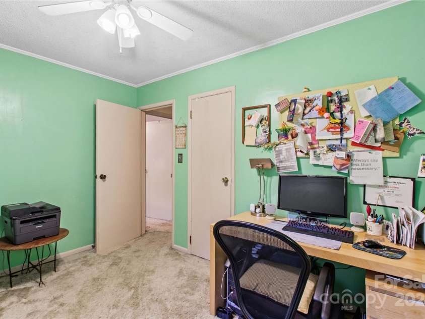 105 Buckingham Place, Statesville, NC 28625.  MLS# CAR4203171, YatesRealty ID 9221. 