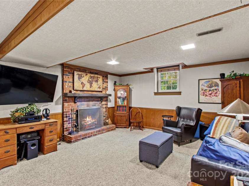 105 Buckingham Place, Statesville, NC 28625.  MLS# CAR4203171, YatesRealty ID 9221. 