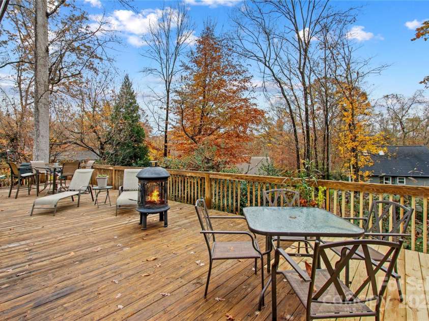 105 Buckingham Place, Statesville, NC 28625.  MLS# CAR4203171, YatesRealty ID 9221. 