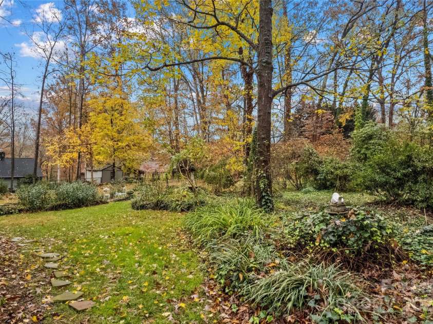 105 Buckingham Place, Statesville, NC 28625.  MLS# CAR4203171, YatesRealty ID 9221. 