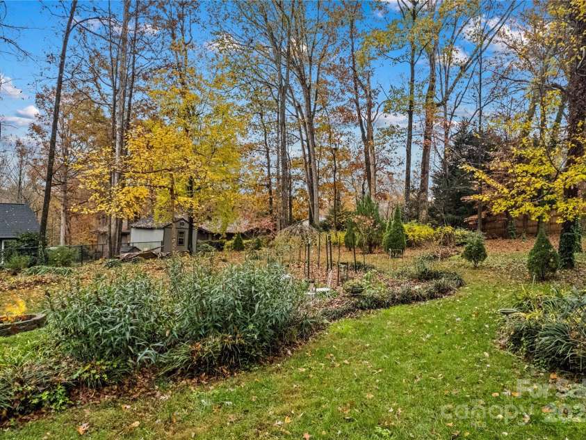 105 Buckingham Place, Statesville, NC 28625.  MLS# CAR4203171, YatesRealty ID 9221. 