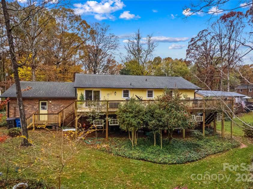 105 Buckingham Place, Statesville, NC 28625.  MLS# CAR4203171, YatesRealty ID 9221. 