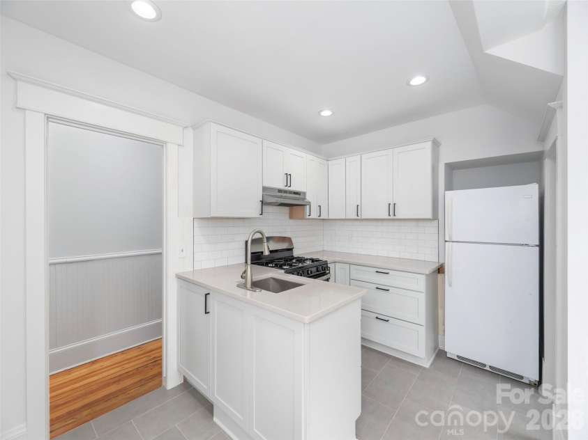 273 Hillside Street, Asheville, NC 28801.  MLS# CAR4366183, YatesRealty ID 9221. 