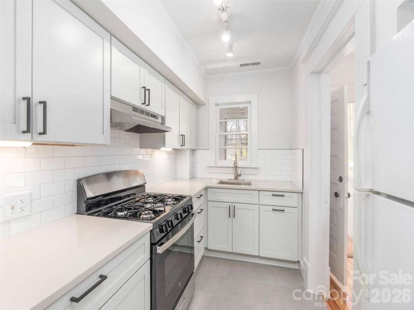 273 Hillside Street, Asheville, NC 28801.  MLS# CAR4366183, YatesRealty ID 9221. 