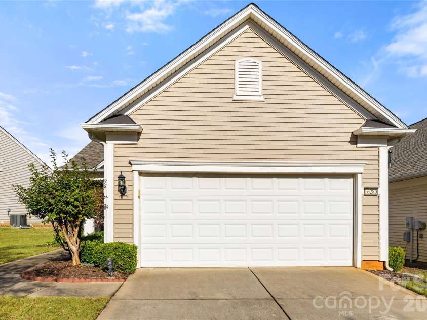 16280 Raven Crest Drive, Fort Mill, SC 29707.  MLS# CAR4365610, YatesRealty ID 9222. 