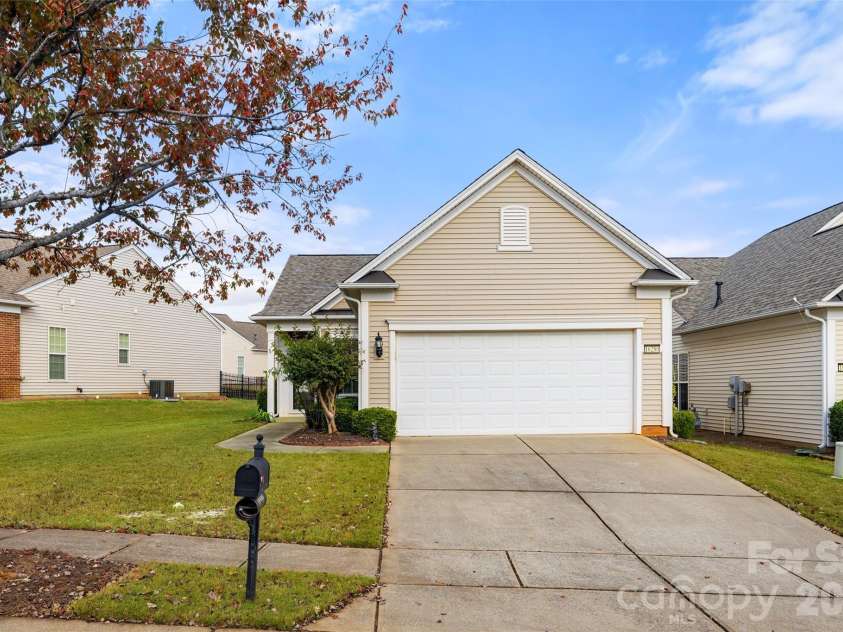16280 Raven Crest Drive, Fort Mill, SC 29707.  MLS# CAR4365610, YatesRealty ID 9222. 