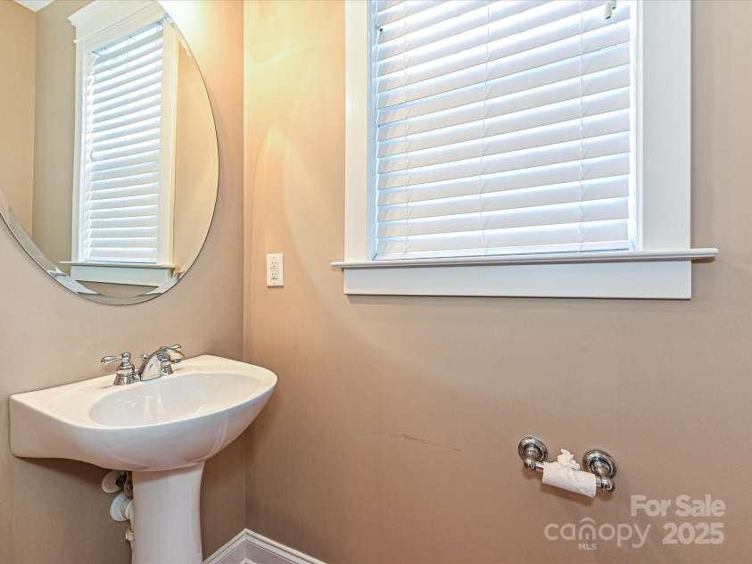10133 Caldwell Forest Drive, Charlotte, NC 28213.  MLS# CAR4234711, YatesRealty ID 9223. 1/2 Bath Main Floor