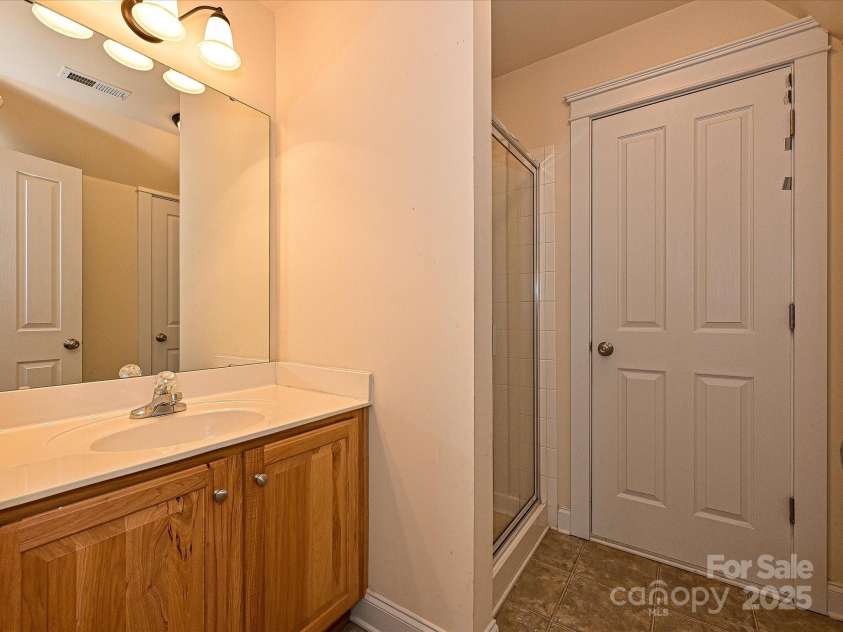 10133 Caldwell Forest Drive, Charlotte, NC 28213.  MLS# CAR4234711, YatesRealty ID 9223. 3rd Floor Bathroom and Walk in Storage
